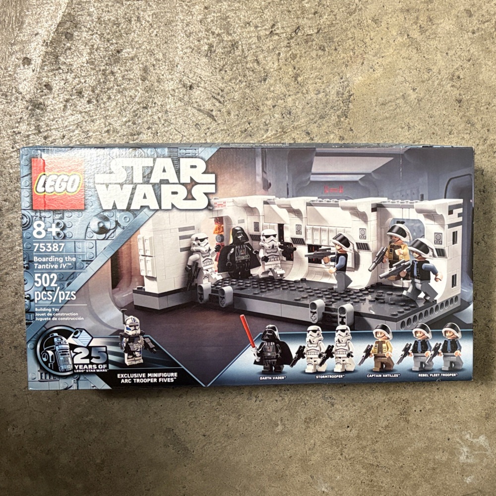 LEGO Star Wars 75387 Boarding the Tantive IV